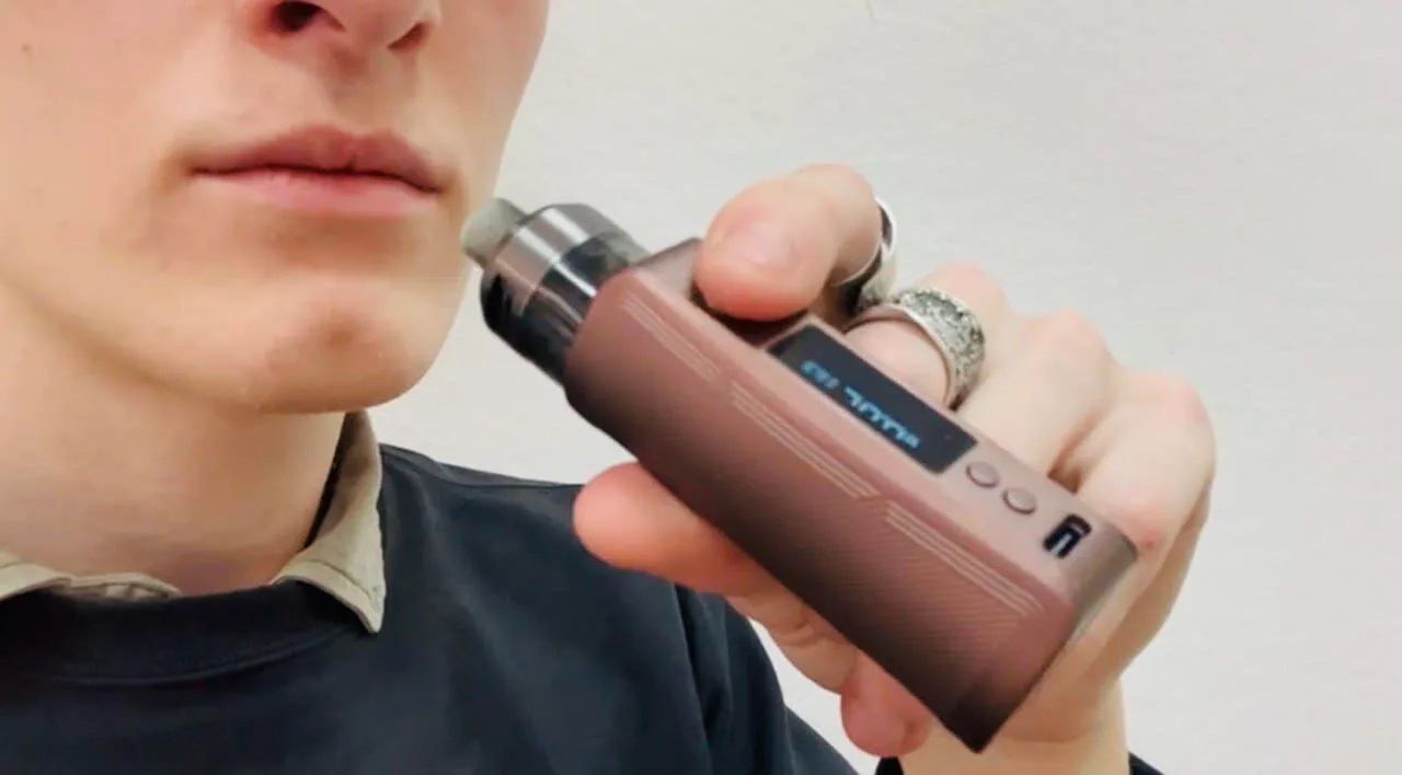 Vaporesso Gen PT60 in Hand