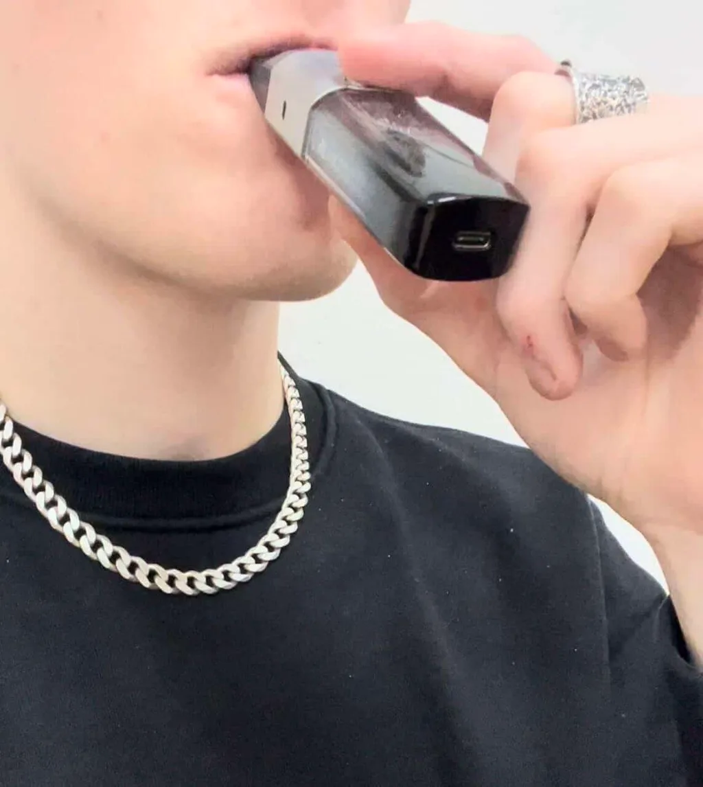 Me vaping the Luxe XR